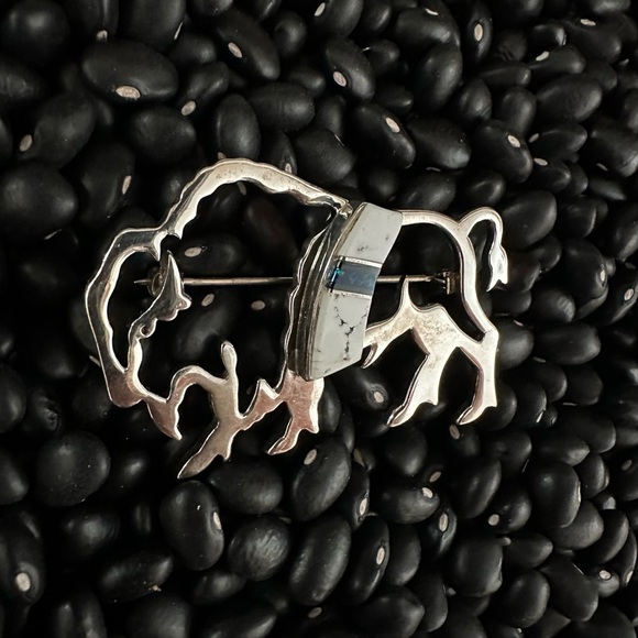 Vintage Sterling Silver Stamped Buffalo Bison Brooch / Pendant with Inlay - Picture 4 of 7